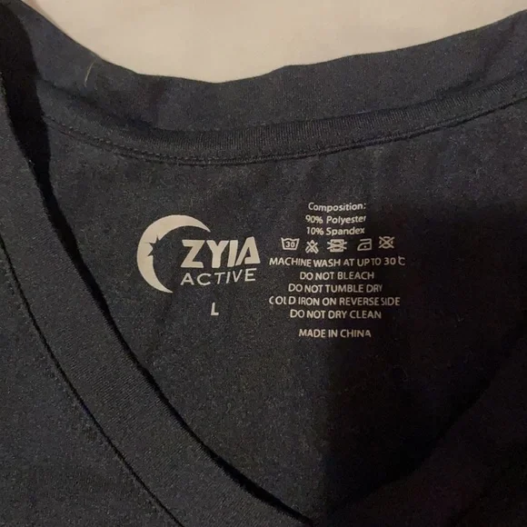 Zyia women’s  black go to v neck pocket tee sz M - Picture 4 of 4